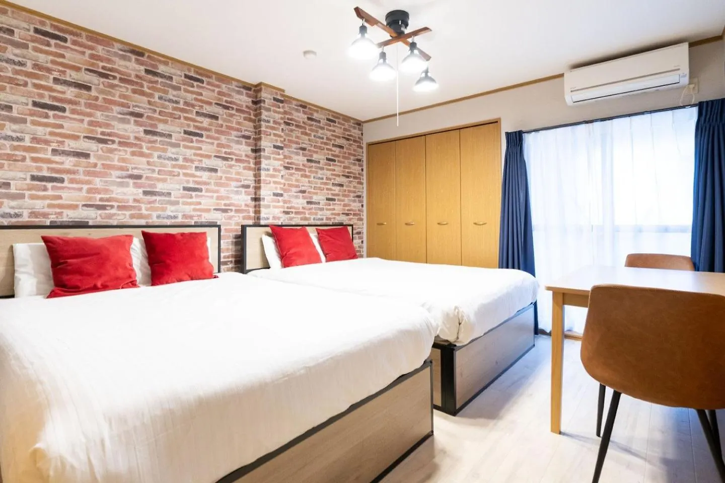 Osaka House Honkan 0*,